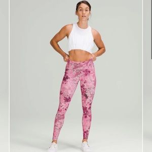 Lululemon Seawheeze Swift Speed High-Rise Tight 28"
Euphoria Fluro Pink Multi